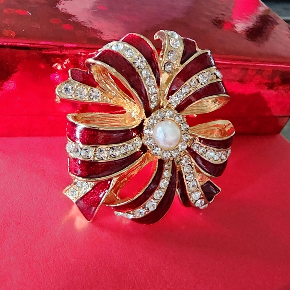 Vintage Red Enamel Gold Tone CZ and Faux Pearl Valentine's Ribbon Bow Brooch Pin - Picture 7 of 16